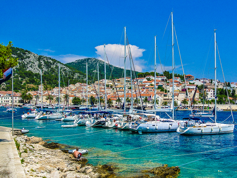 Kaj upoštevati pri najemu jadrnice?