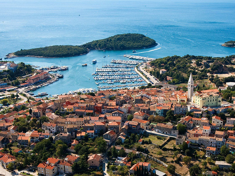 Vrsar, živopisno ribiško mestece z dolgo zgodovino, je kraj edinstvene, mirne lepote.